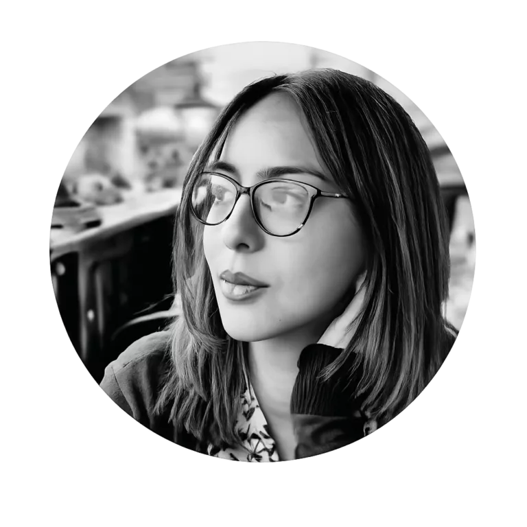Portrait de Maïté Helaine, sophrologue à Orsay spécialisée dans la gestion du stress, le sommeil et le bien-être grâce à la sophrologie.