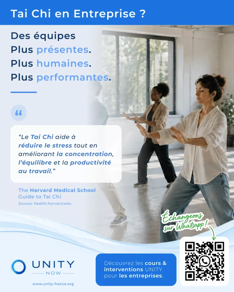 Séance de Tai Chi en entreprise avec des collaborateurs pratiquant des mouvements doux pour réduire le stress, améliorer la concentration et favoriser le bien-être au travail.